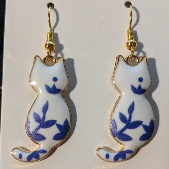 Jewelry - 🐱Blue Floral on White Cat Earrings